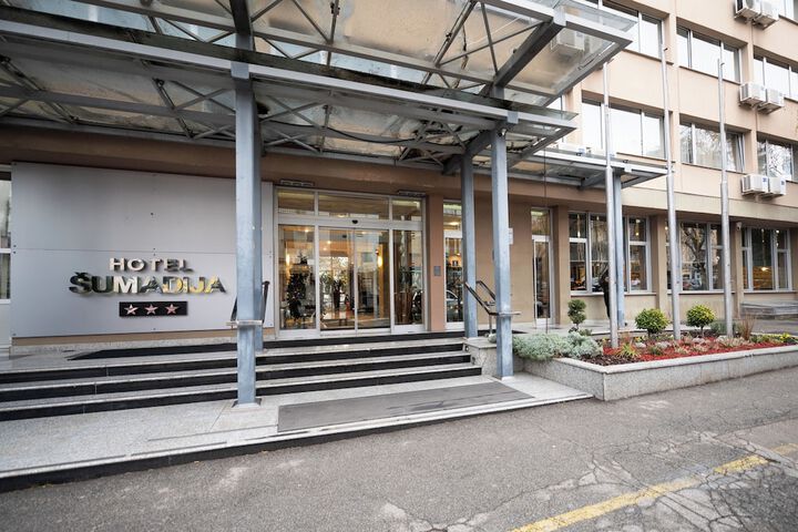 Hotel Exterior 61 of 64