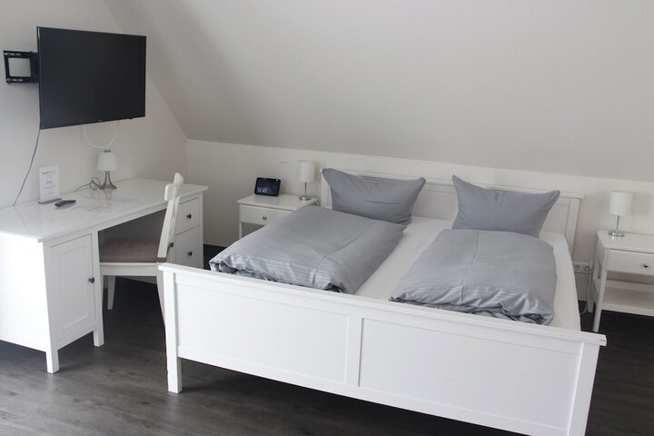 Room 28 of 68