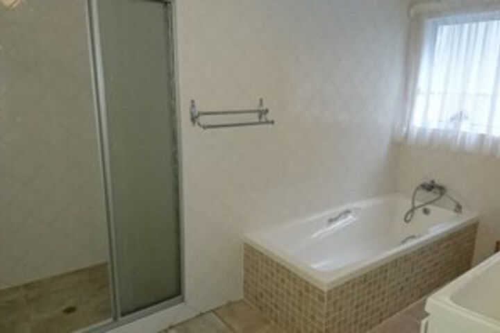 Room 4 of 27