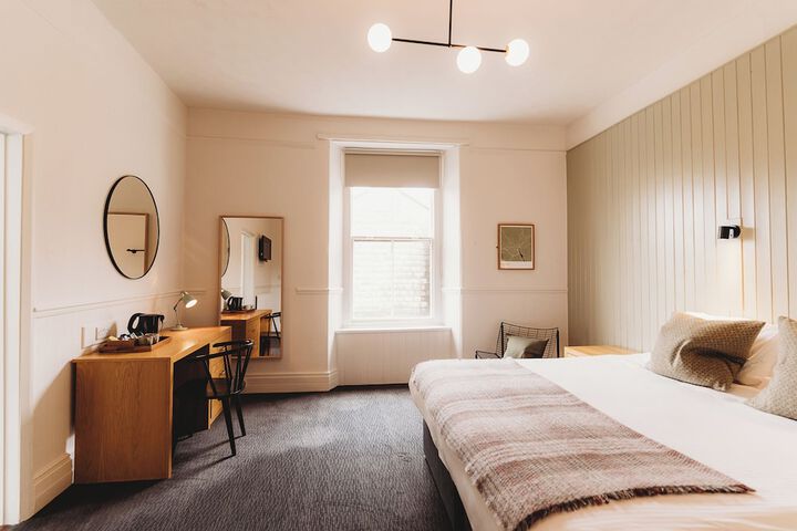 Room 13 of 42