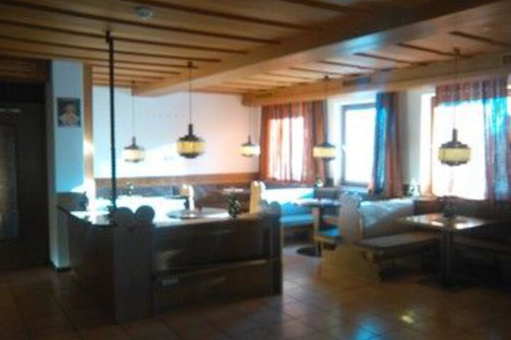 Lounge 21 of 30