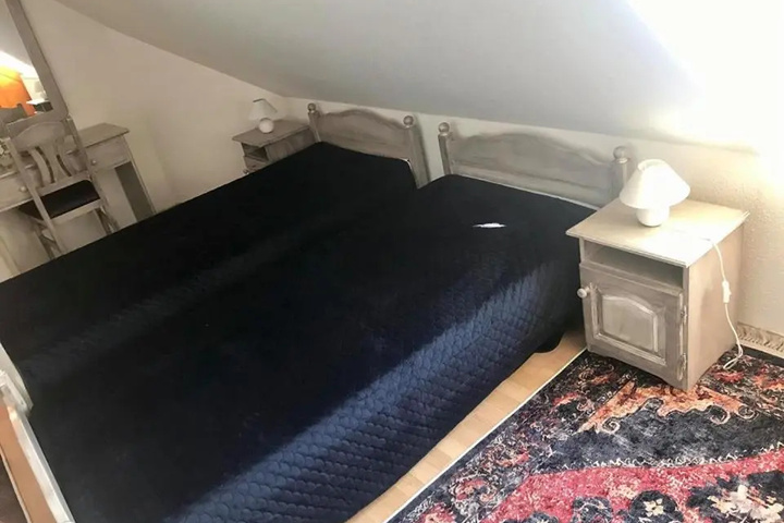Room 3 of 6