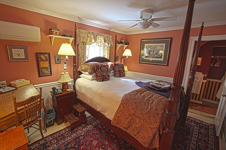 Room 12 of 203