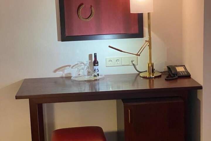 Room 9 of 36