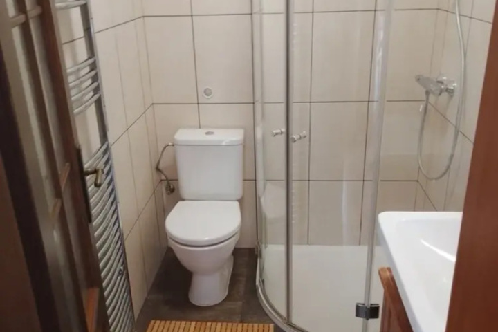 Room 6 of 9