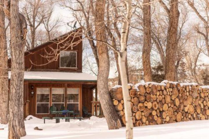 Exterior of Mt. Princeton Chalet at Creekside Chalets Cabin