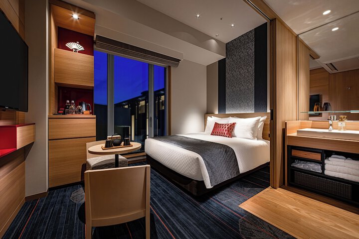 Room 27 of 61