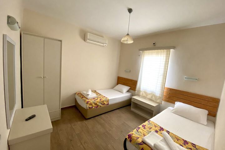 Room 5 of 33