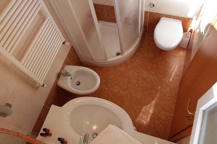 Room 14 of 26