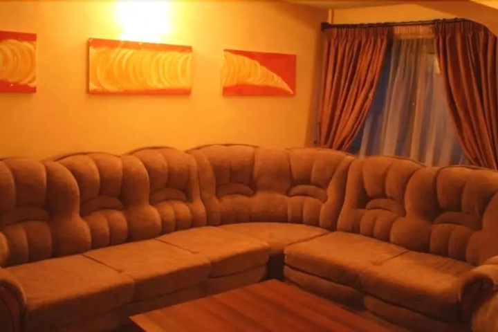 Room 4 of 16