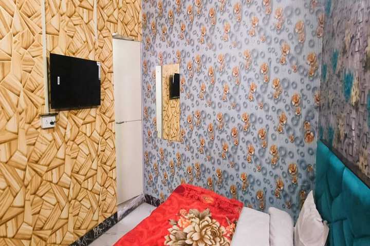 Room 3 of 22