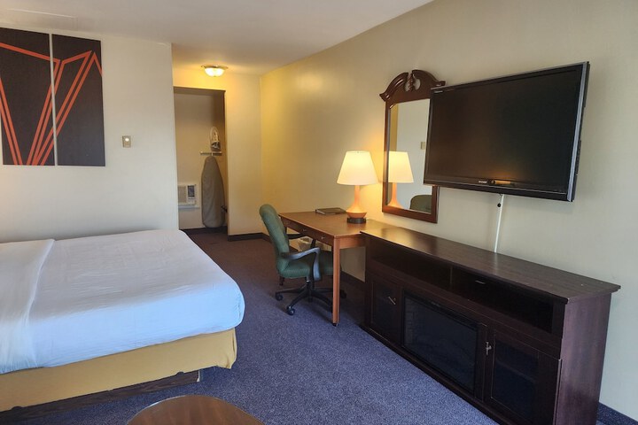 1 King Bed Executive Room (12 of 13)