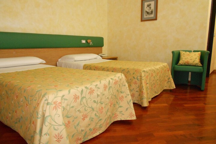 Room 10 of 70