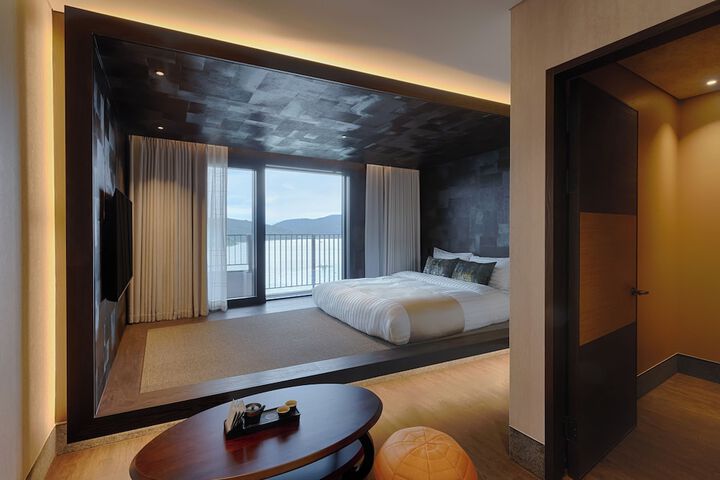 Room 18 of 33