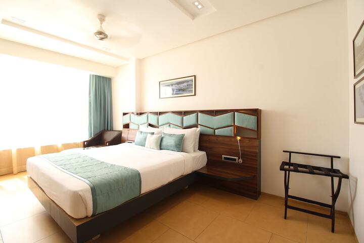 Room 6 of 19