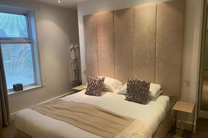 Room 4 of 12