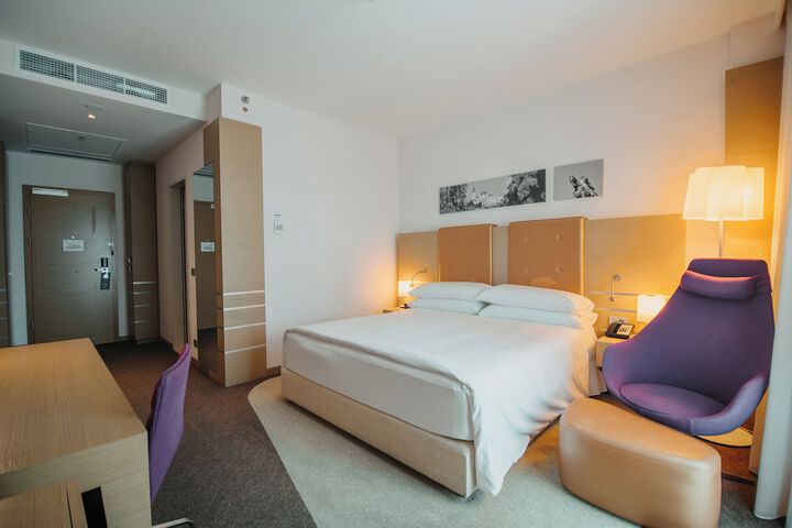 Room 21 of 94