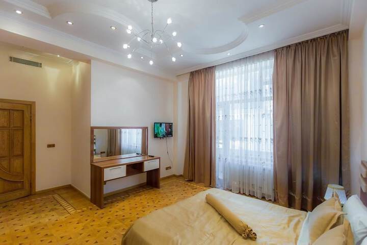 Room 7 of 19