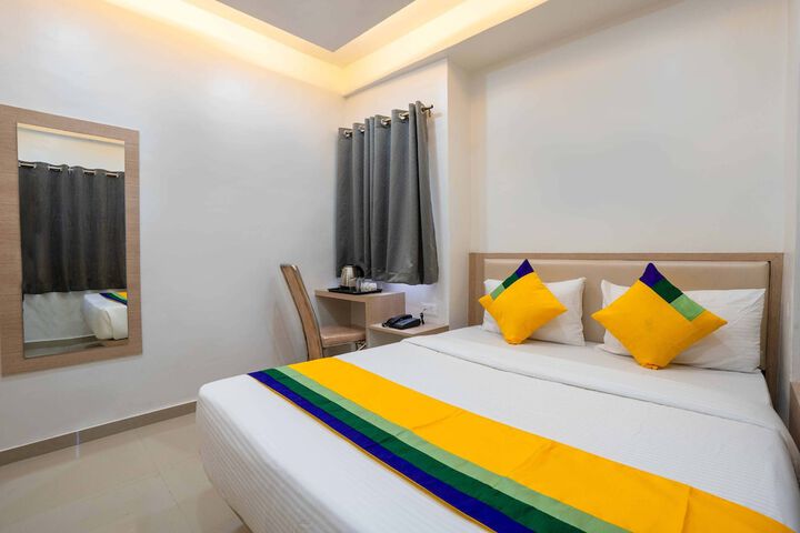 Room 13 of 32