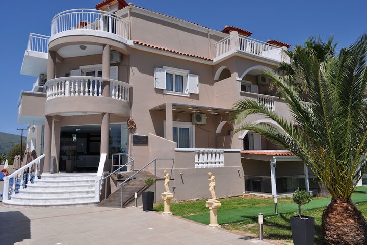Hotel Exterior 94 of 101