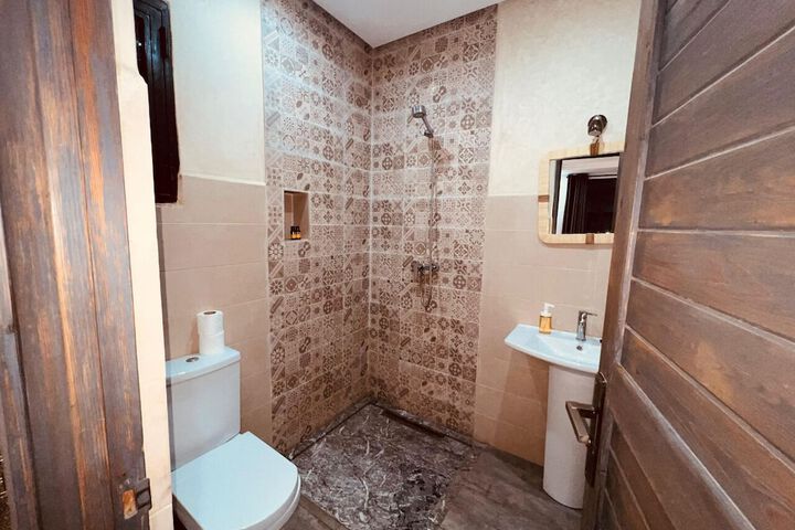 Room 29 of 153