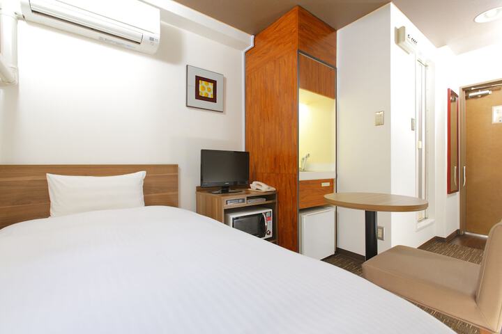 Room 6 of 14