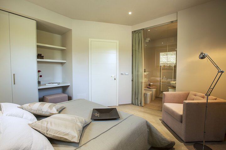 Room 12 of 76