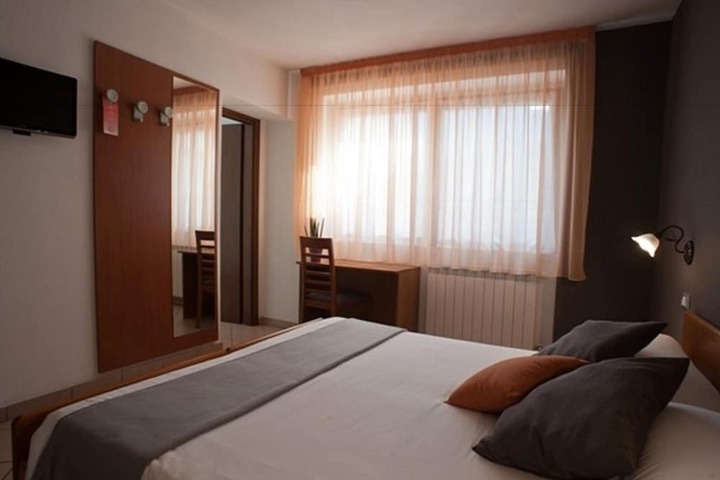 Room 5 of 45