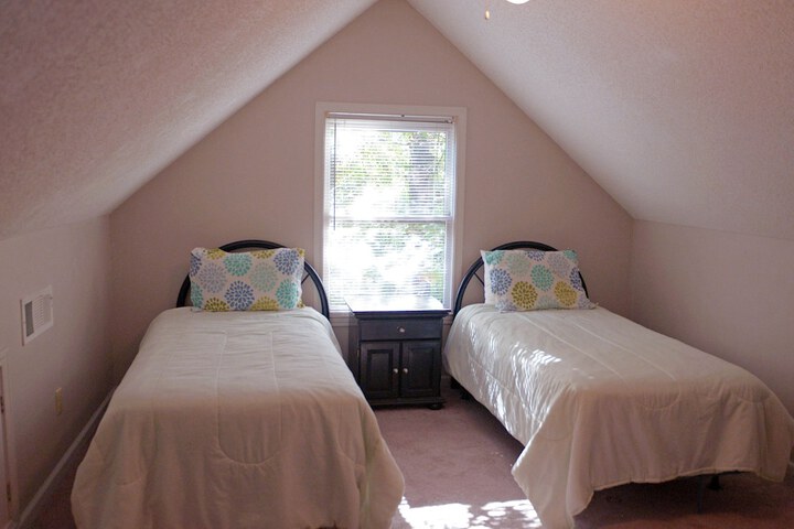 Room 83 of 400