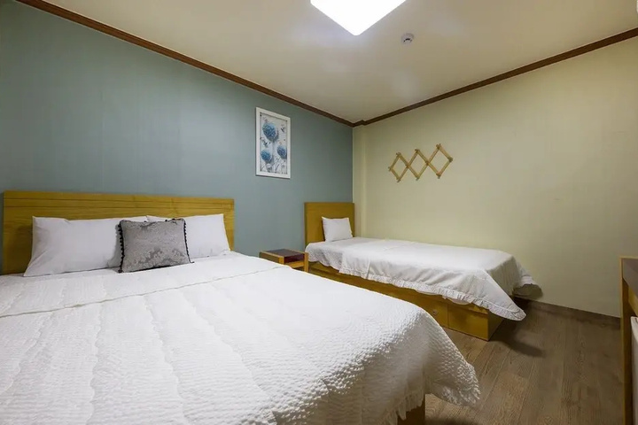 Room 5 of 13