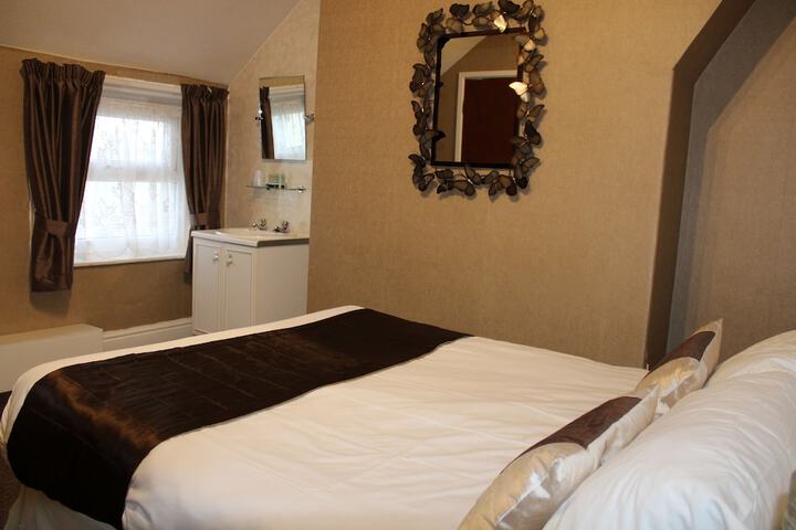Room 15 of 34