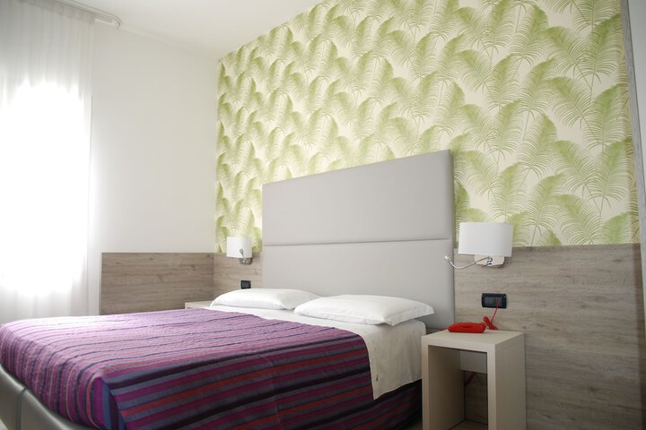 Room 35 of 69