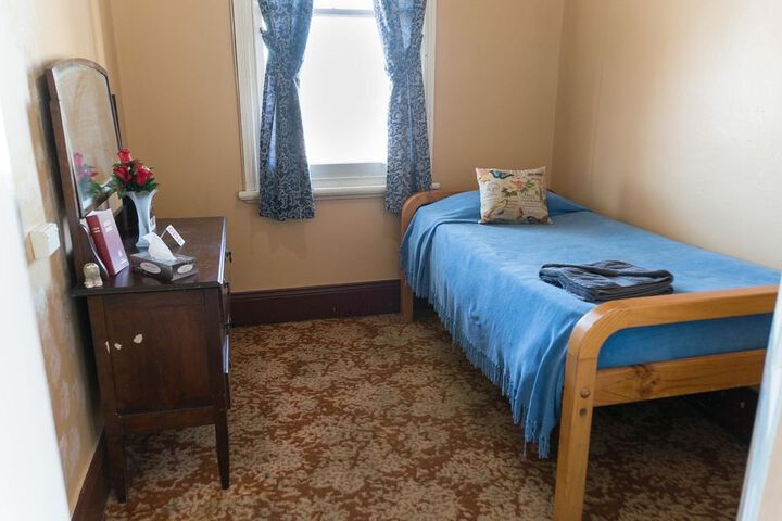 Room 5 of 18