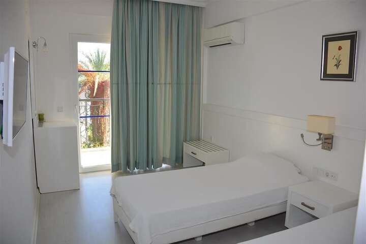 Room 6 of 24