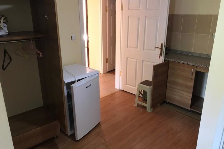Room 9 of 18