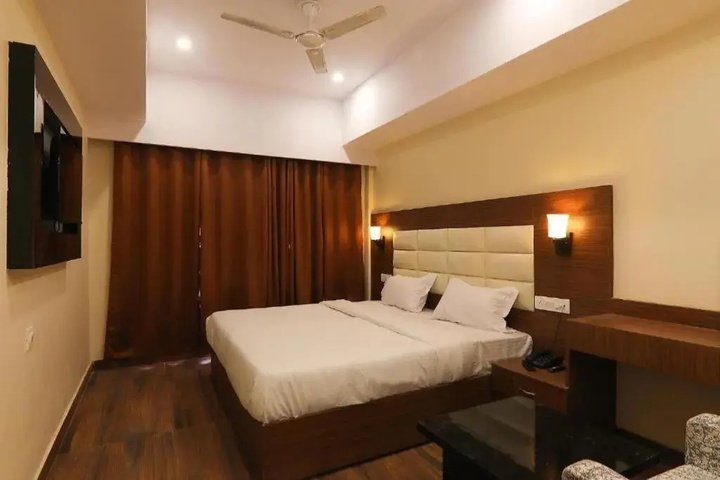 Room 4 of 10