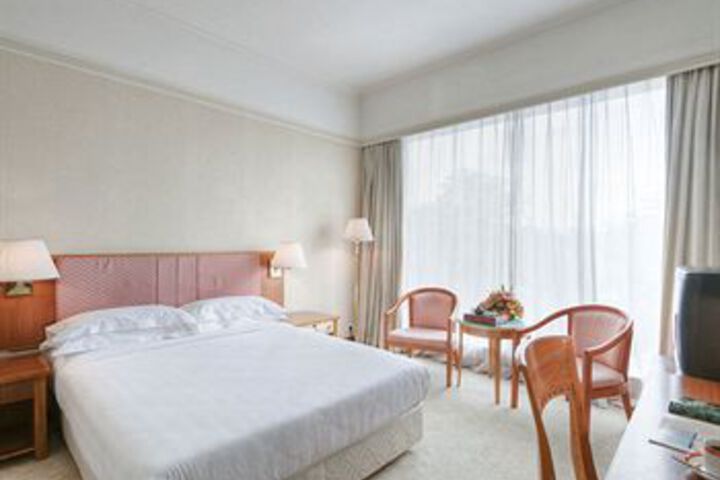 Room 4 of 17
