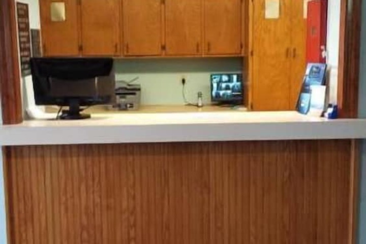 Check-in/check-out kiosk