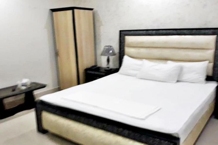 Room 12 of 68