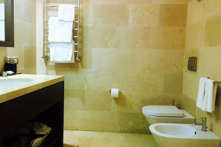 Room 15 of 36