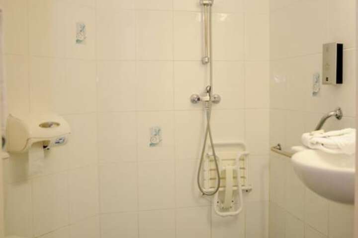 Room 13 of 37