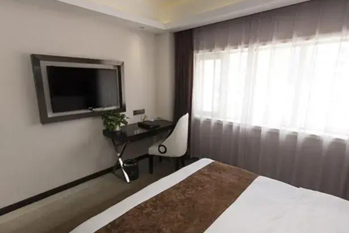 Room 6 of 9