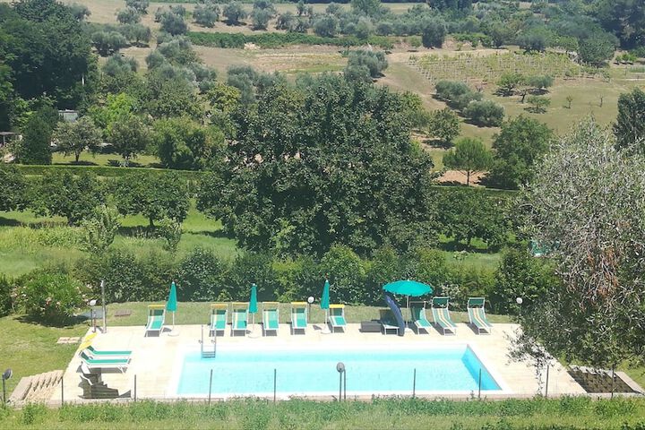 Pool 21 of 33