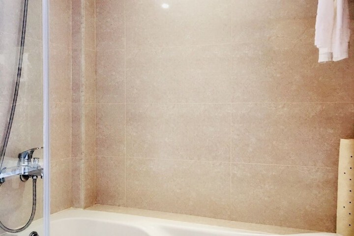 Room 28 of 43
