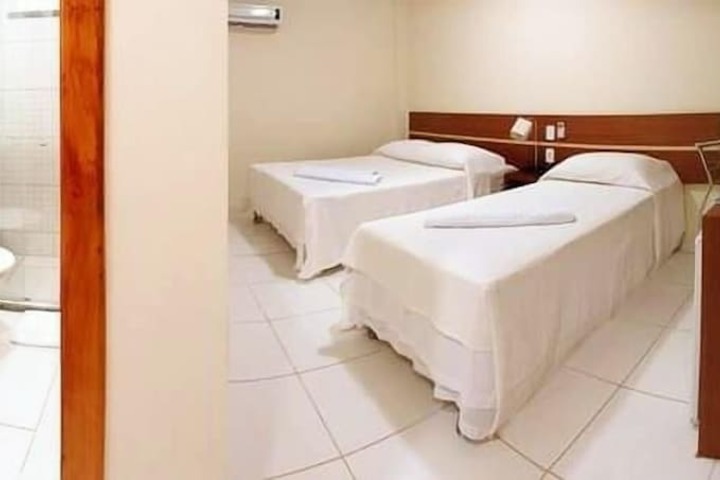 Room 6 of 13