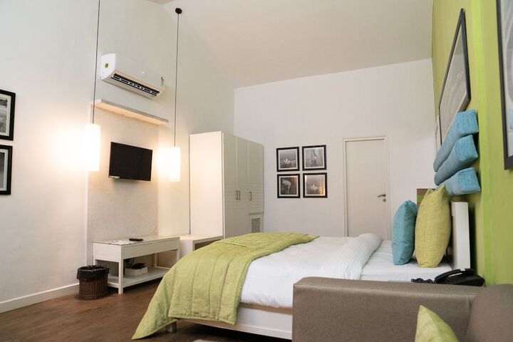 Room 34 of 108