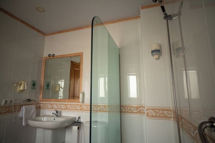 Room 15 of 19