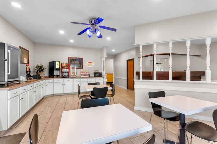 Breakfast/Coffee Service 18 of 29