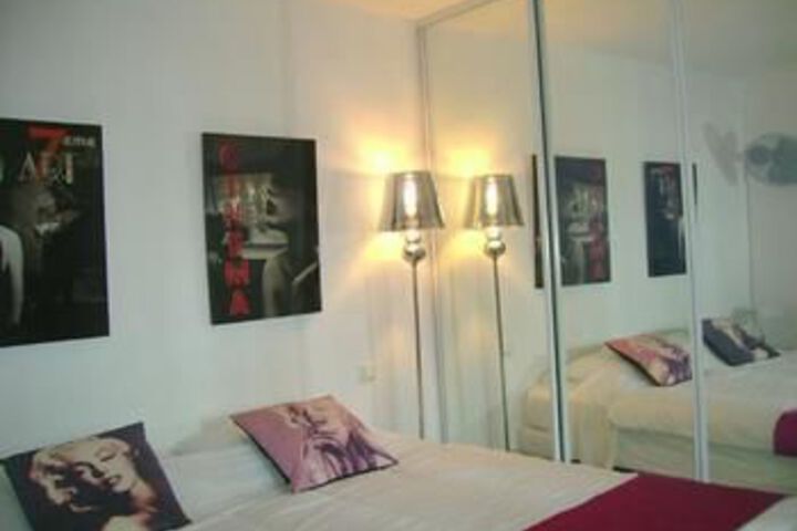 Room 8 of 17