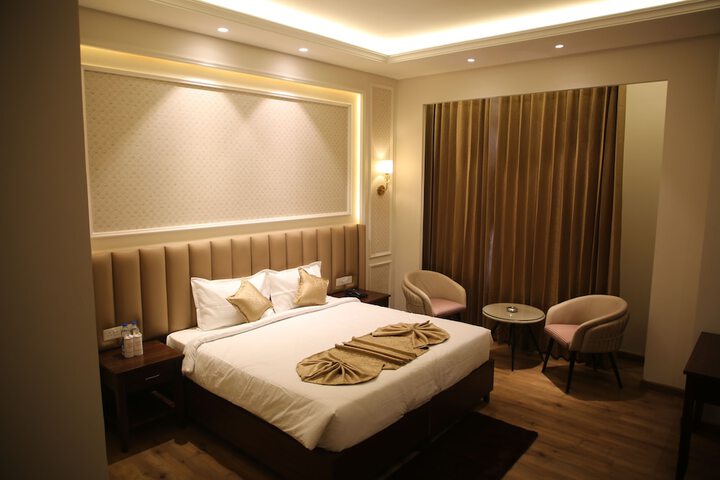 Room 5 of 14